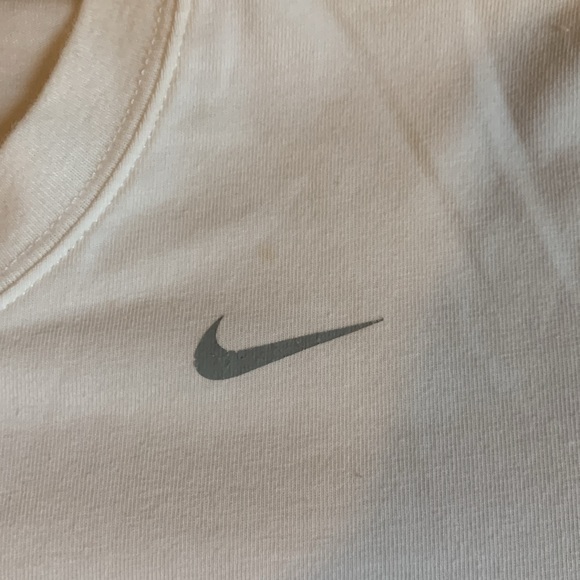 Nike woman’s XL shirt - Picture 2 of 4
